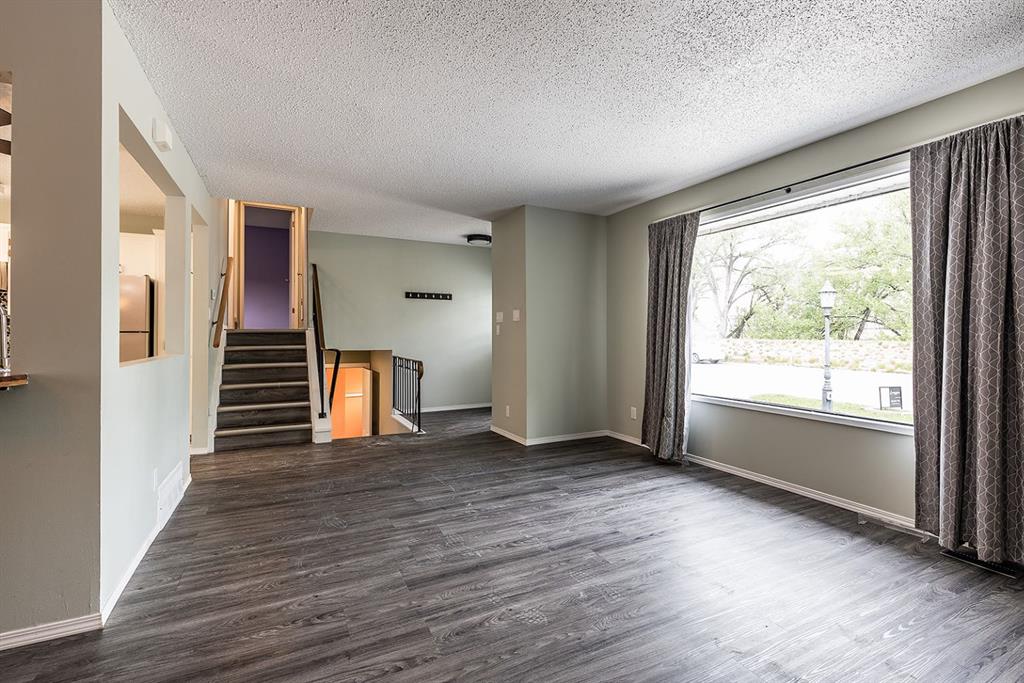 16 Red Deer Drive SW