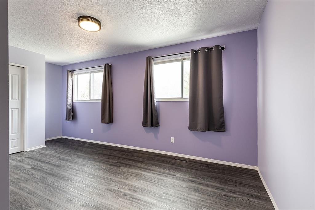 16 Red Deer Drive SW
