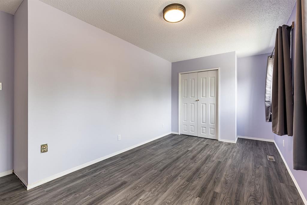 16 Red Deer Drive SW