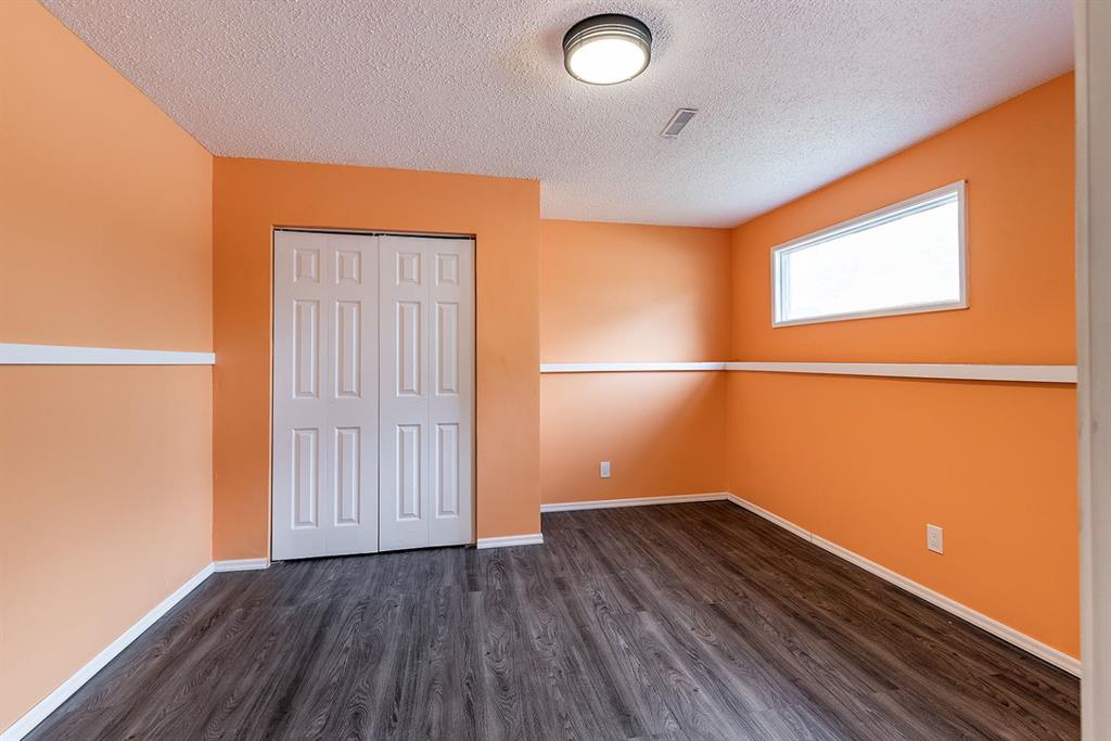 16 Red Deer Drive SW