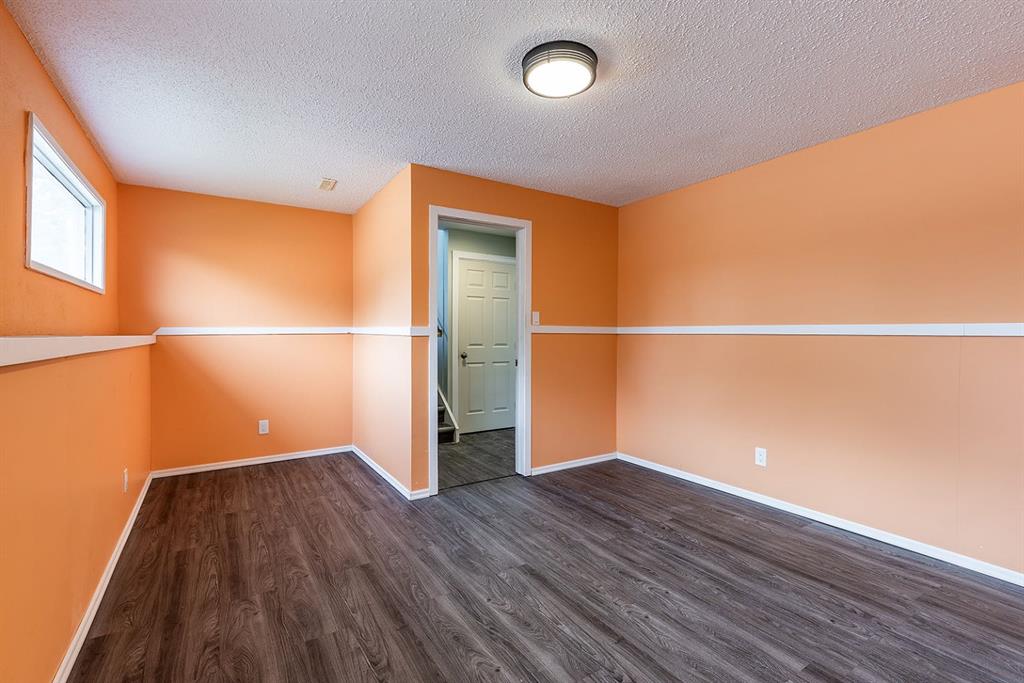 16 Red Deer Drive SW