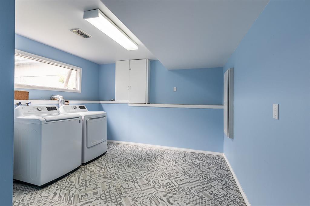 16 Red Deer Drive SW