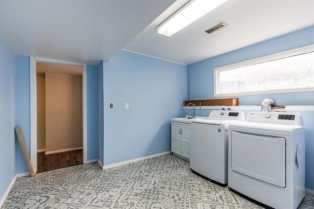16 Red Deer Drive SW