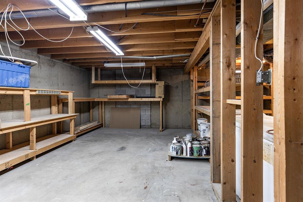 16 Red Deer Drive SW