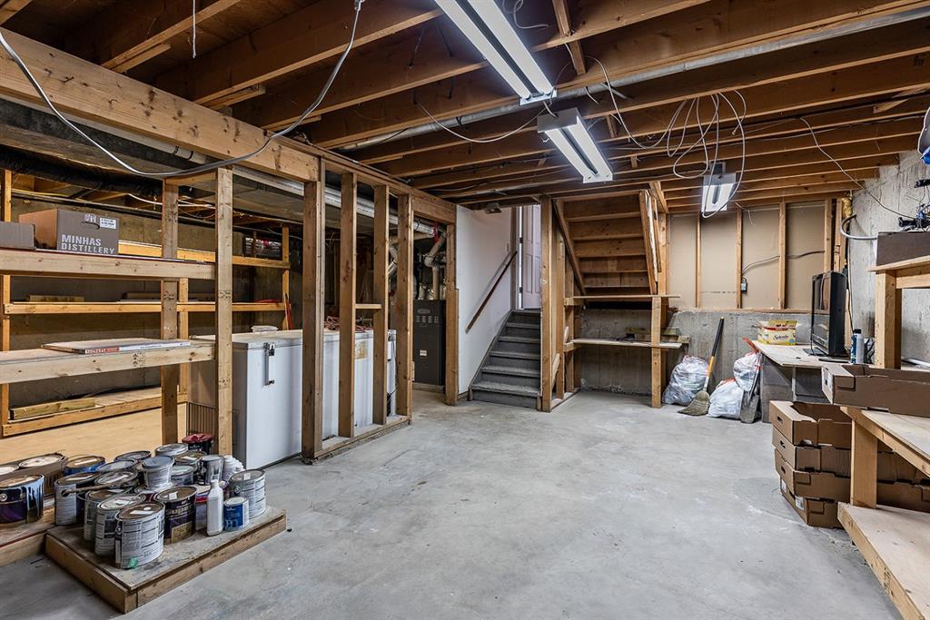 16 Red Deer Drive SW