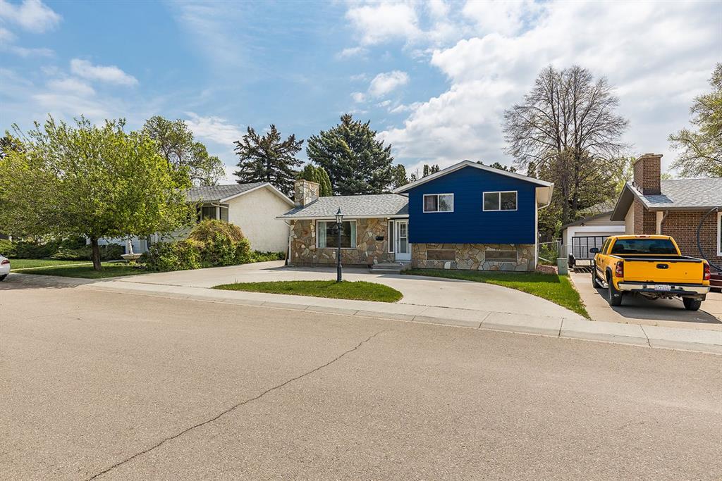 16 Red Deer Drive SW