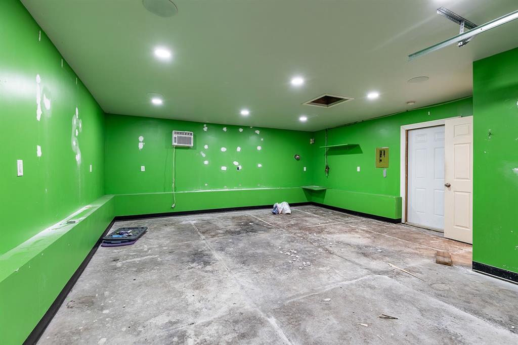 16 Red Deer Drive SW