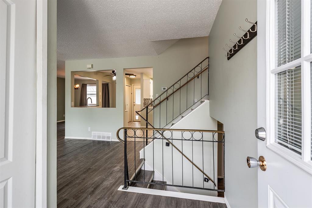 16 Red Deer Drive SW