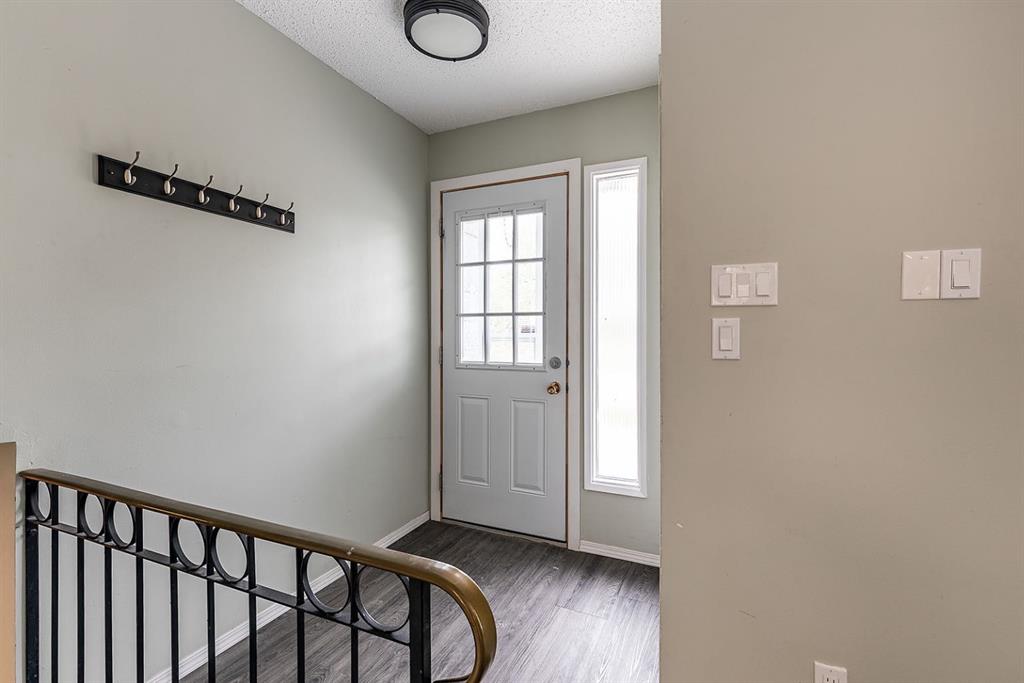 16 Red Deer Drive SW
