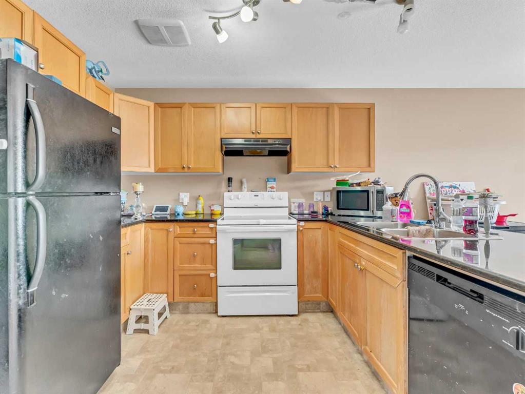 102 Somerset Lane SE