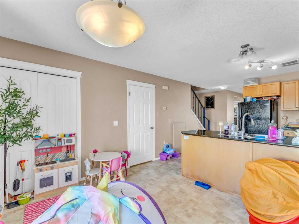 102 Somerset Lane SE