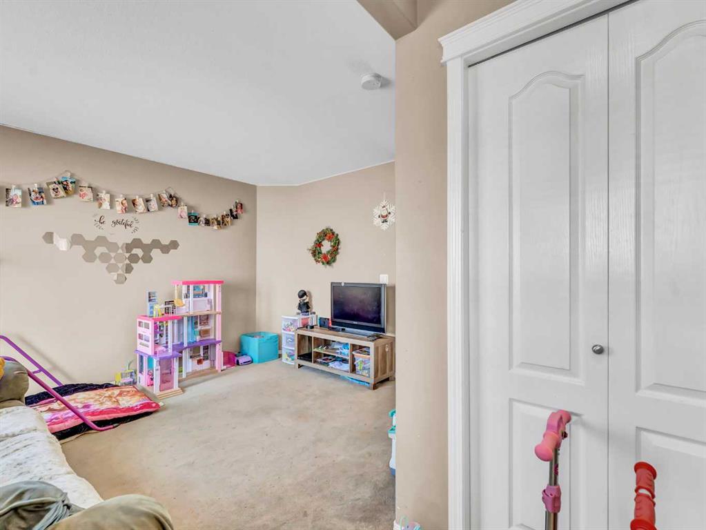 102 Somerset Lane SE