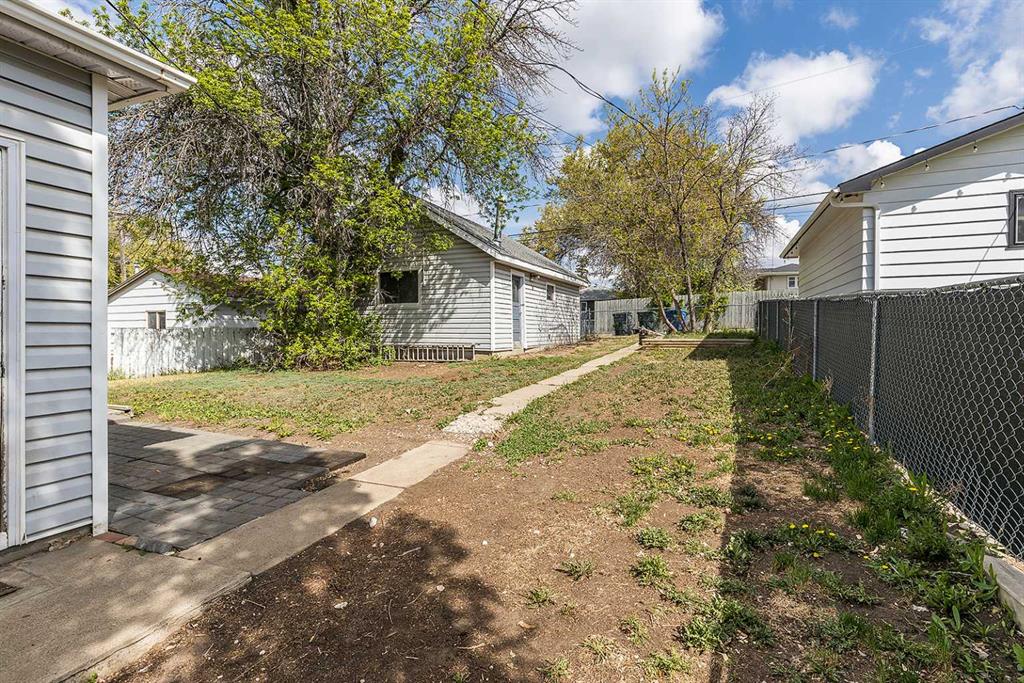 364 4 Street SW