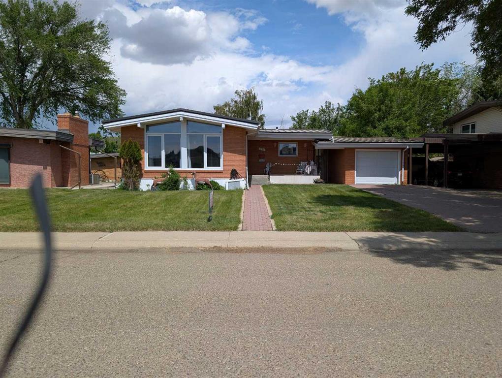 574 1 Street NW, Medicine Hat