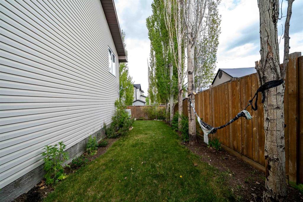 19 Vista Close SE