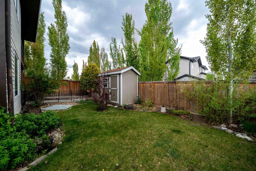 19 Vista Close SE