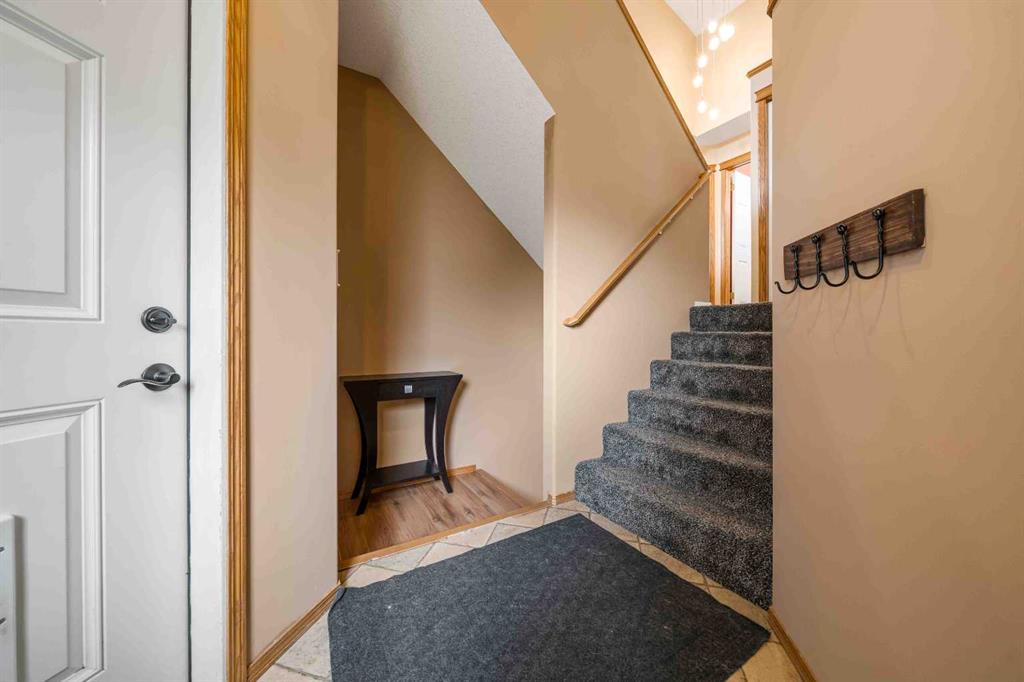 19 Vista Close SE