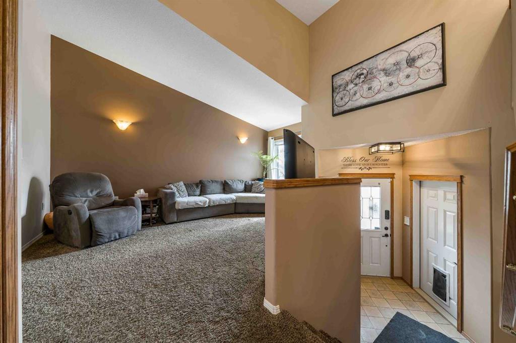 19 Vista Close SE