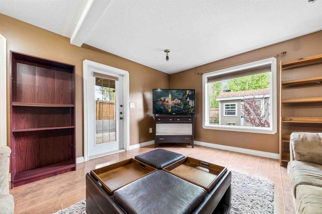 19 Vista Close SE