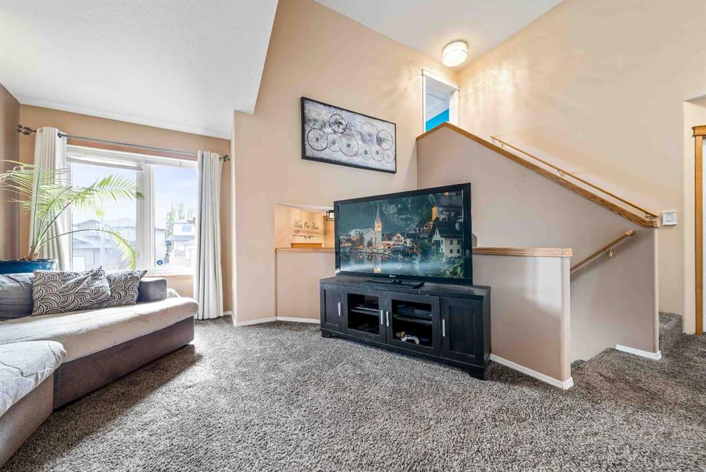 19 Vista Close SE