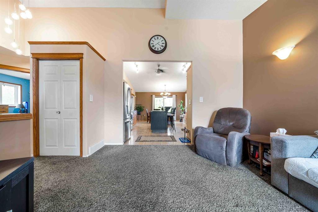 19 Vista Close SE