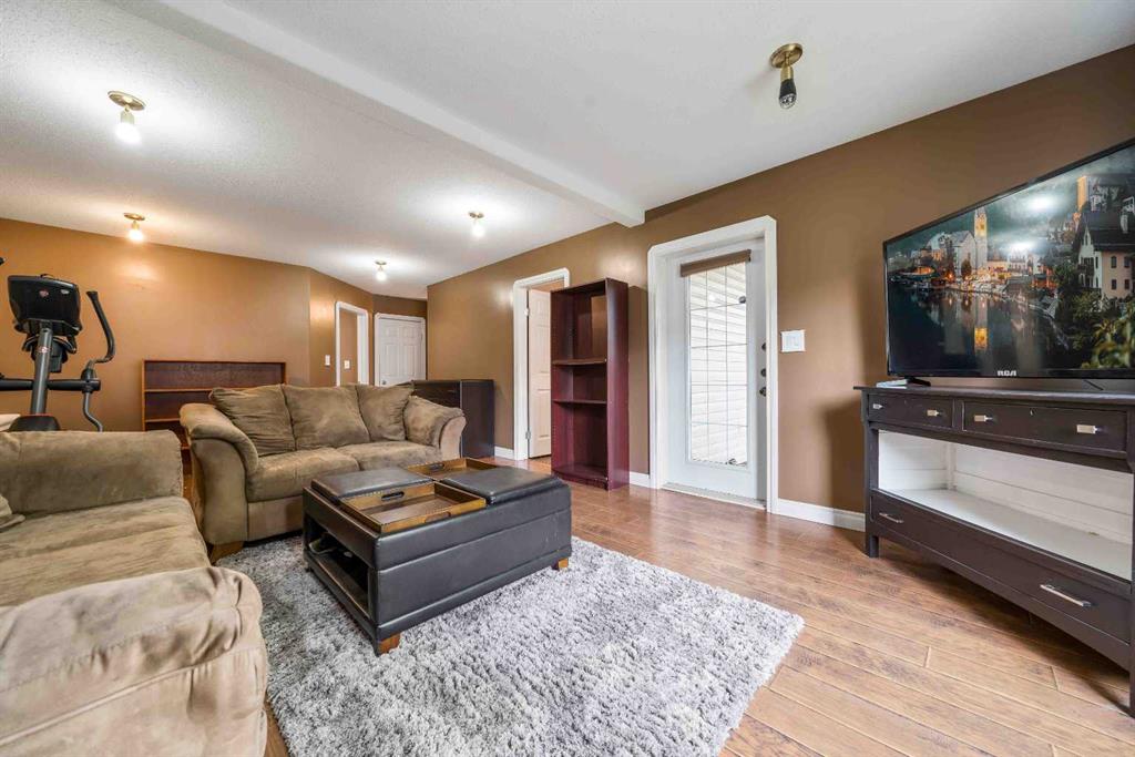 19 Vista Close SE