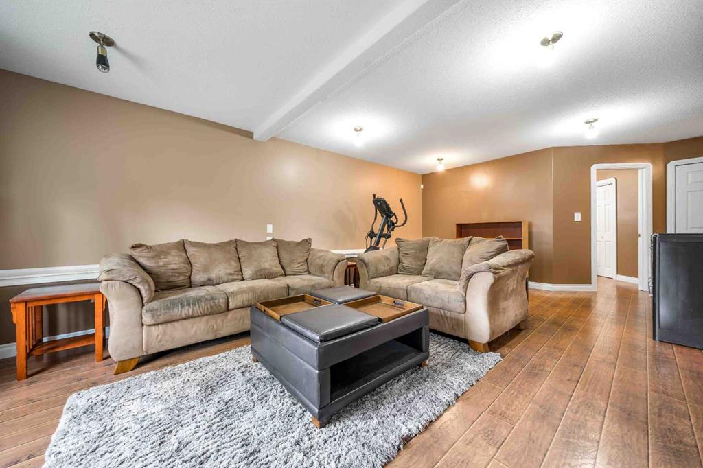 19 Vista Close SE