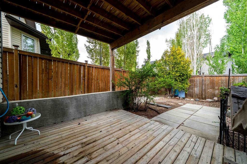 19 Vista Close SE