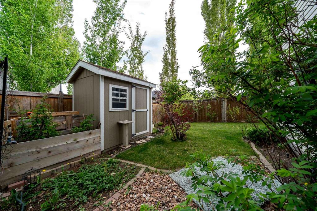 19 Vista Close SE