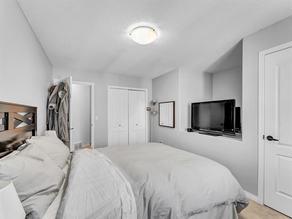 #27 298 Somerset Way SE