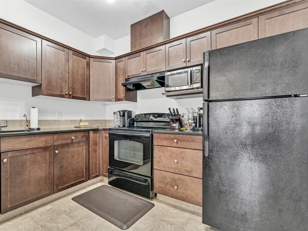 #27 298 Somerset Way SE