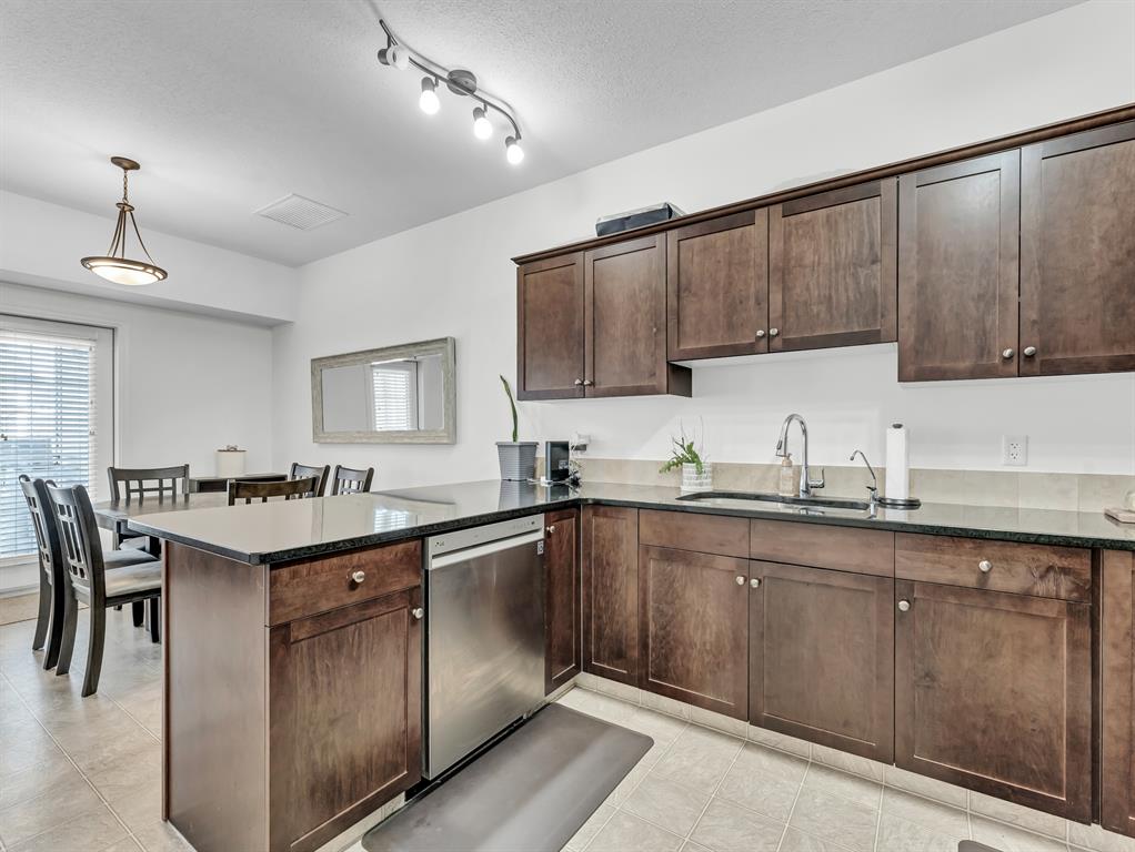 #27 298 Somerset Way SE