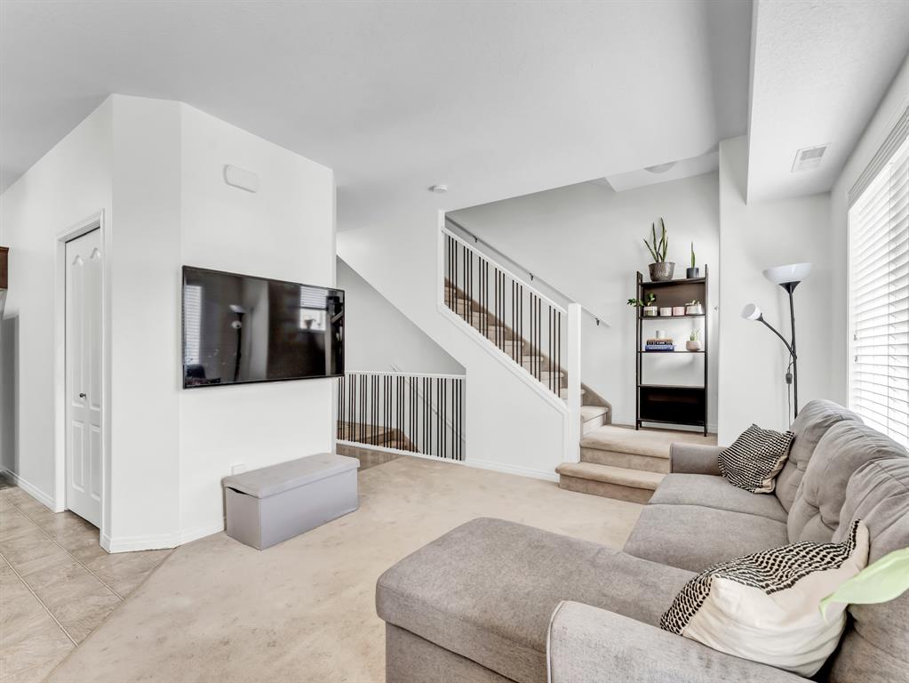 #27 298 Somerset Way SE