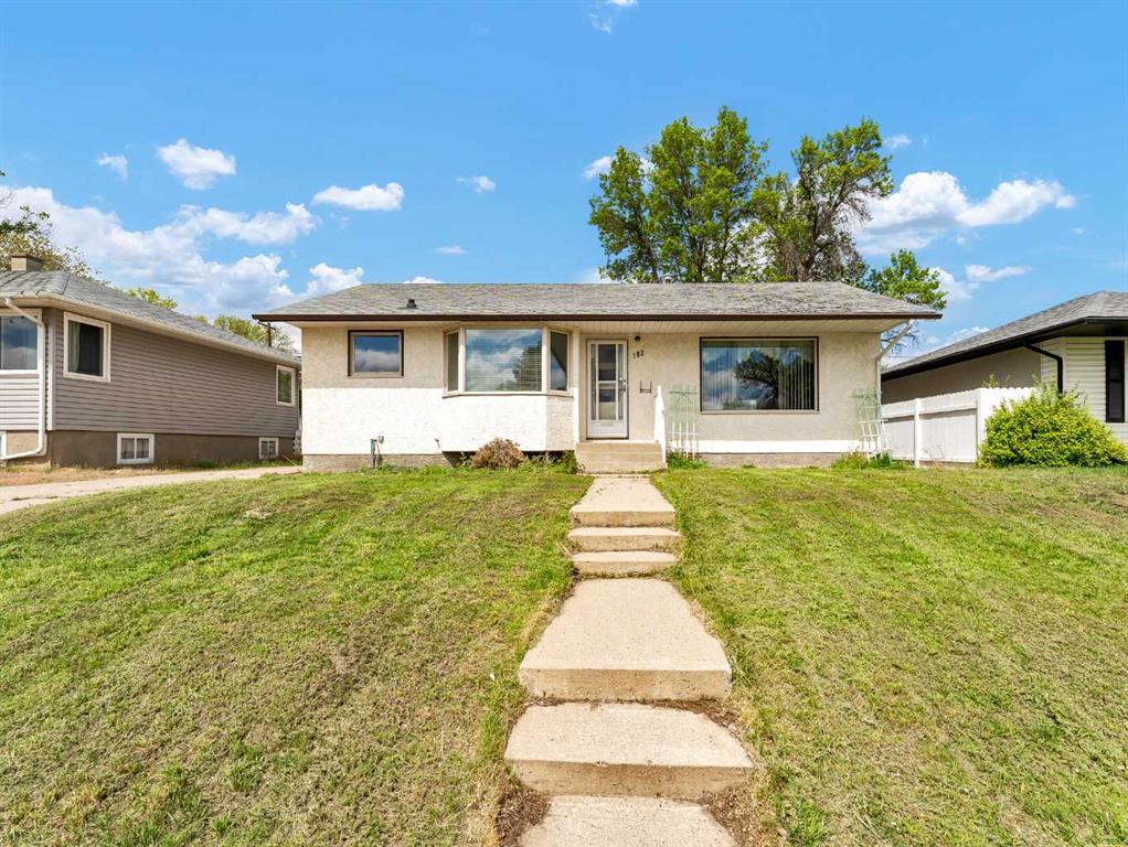 182 12 Street NW, Medicine Hat