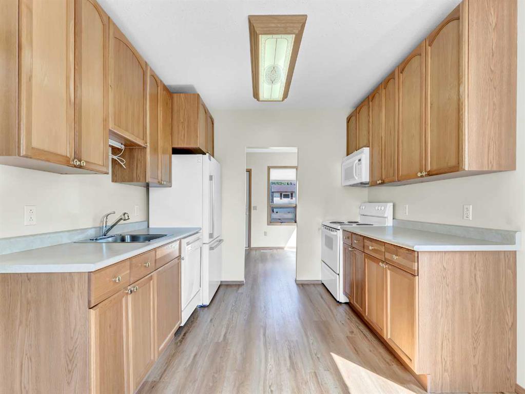 9 4th Street NE