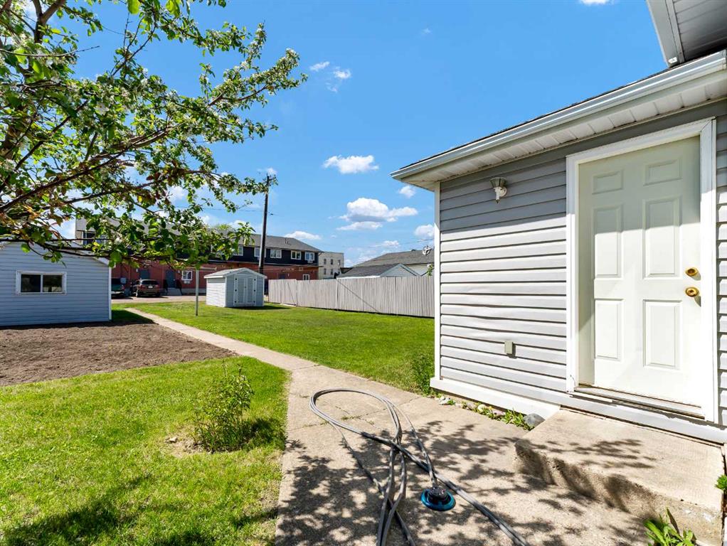 9 4th Street NE