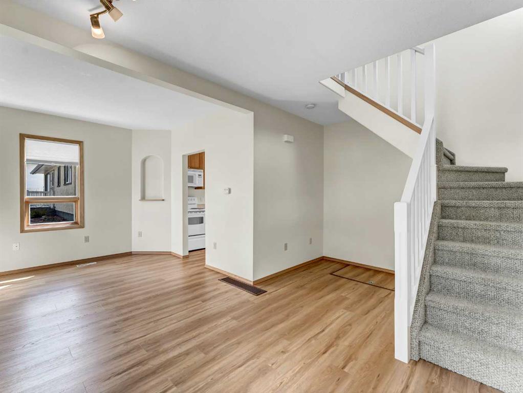 9 4th Street NE