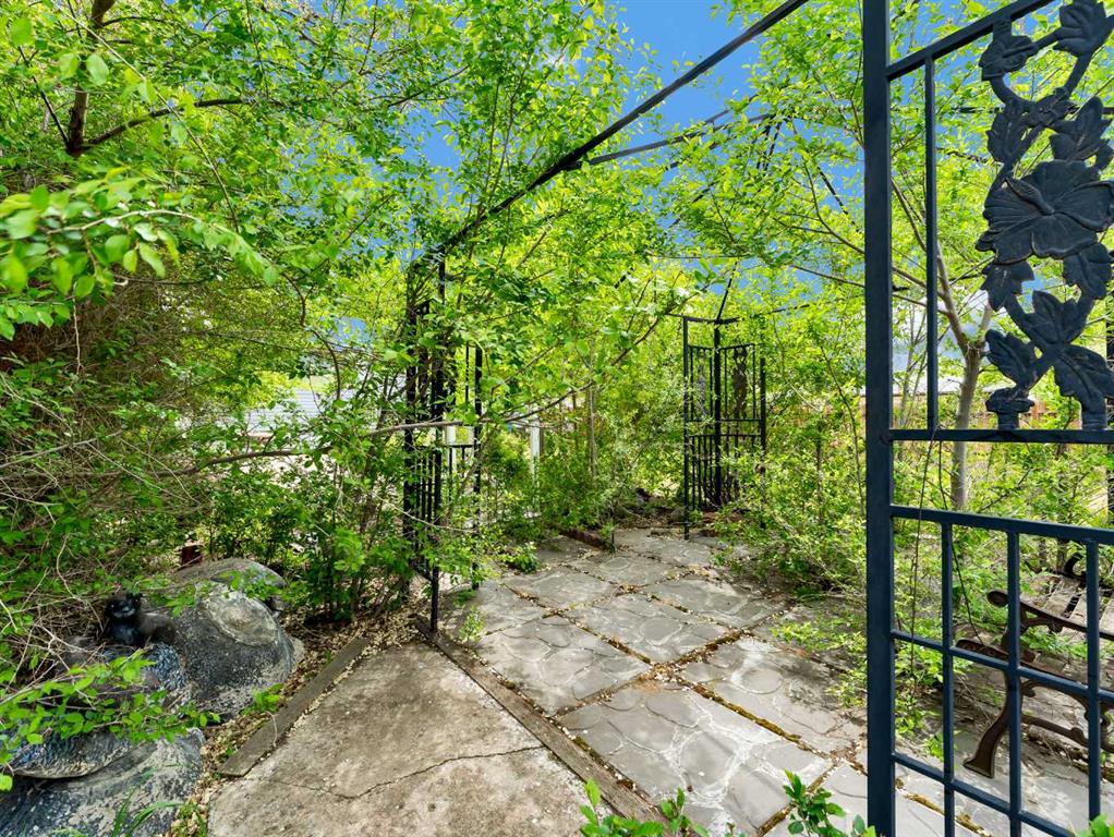276 Connaught Drive SW