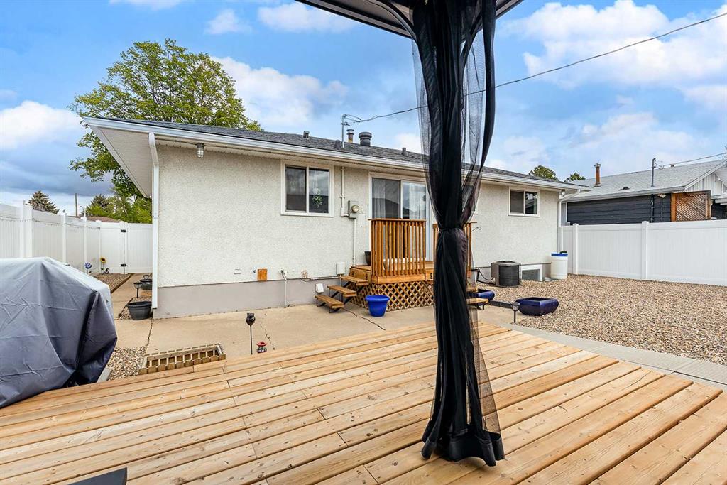 272 Colter Crescent NW