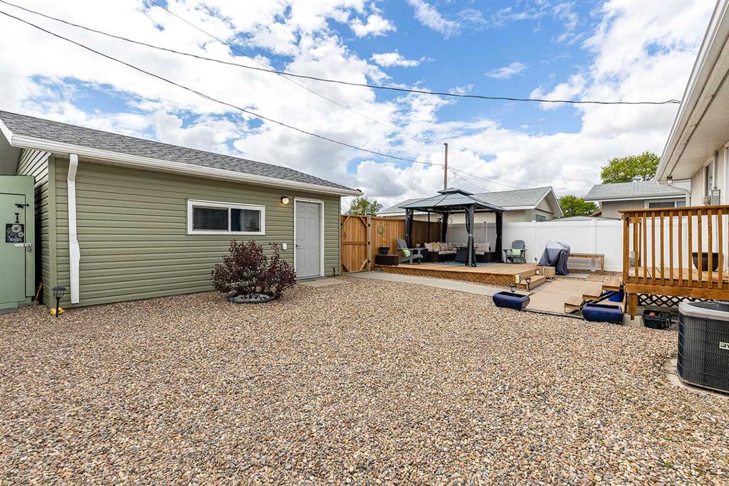 272 Colter Crescent NW