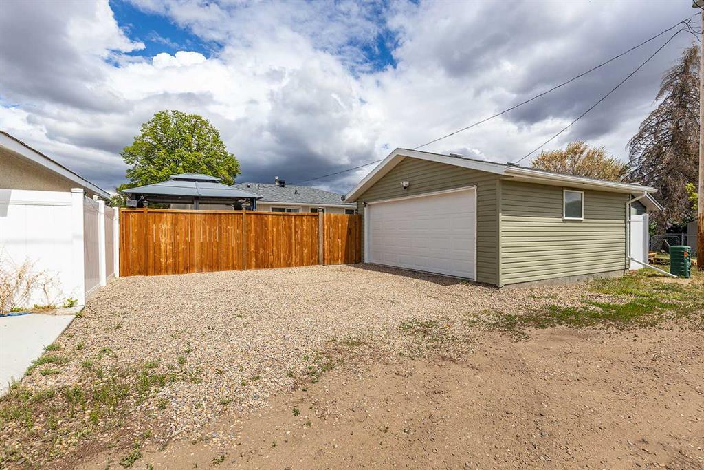 272 Colter Crescent NW