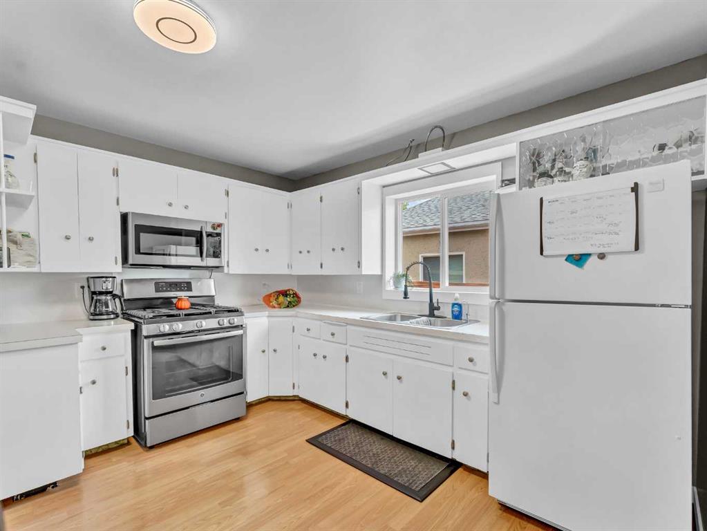 214 2 Street SE