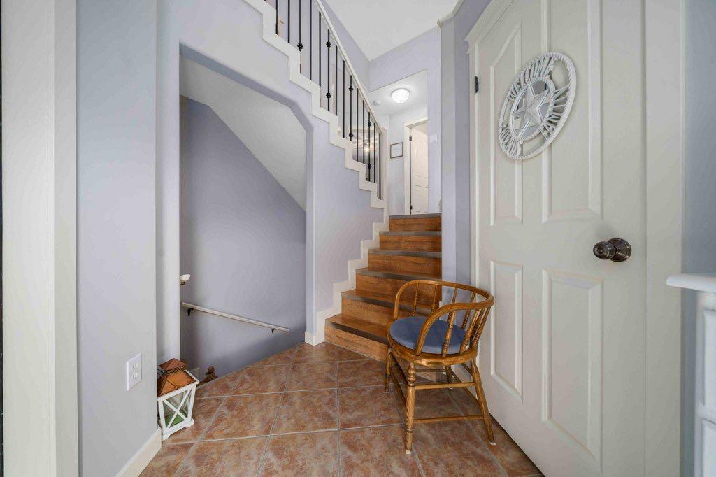 60 Terrace Close NE
