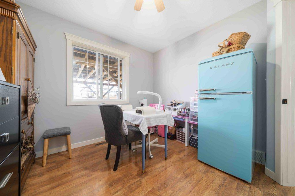 60 Terrace Close NE