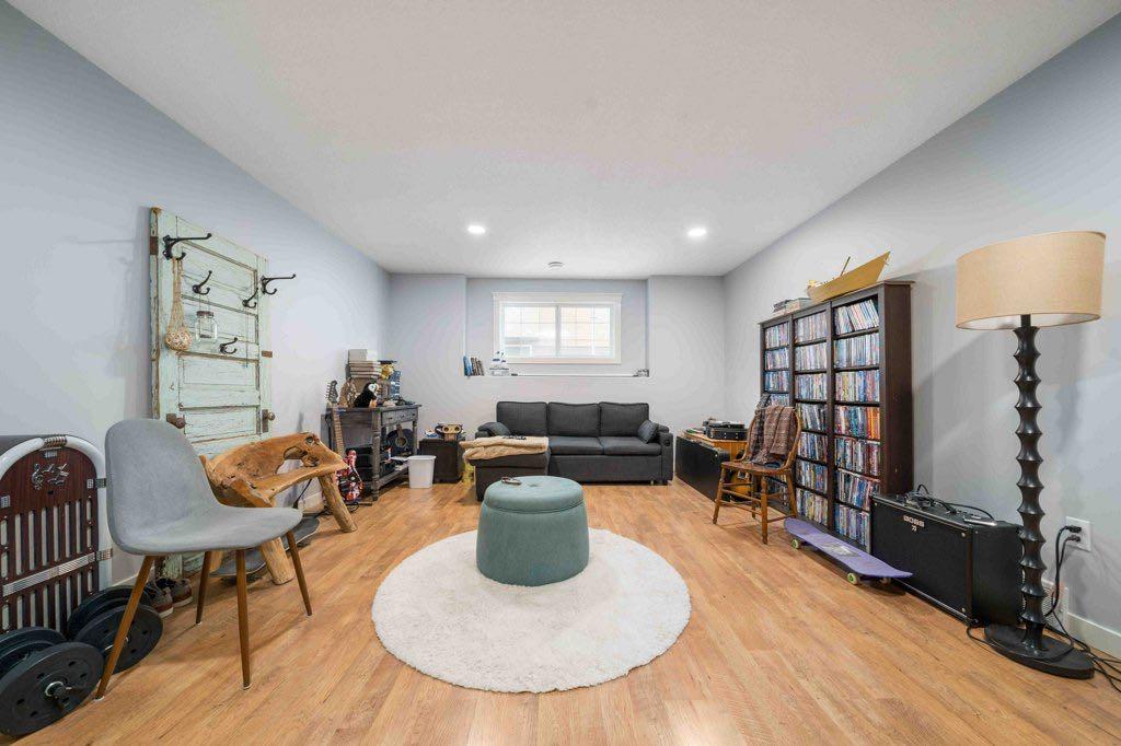60 Terrace Close NE