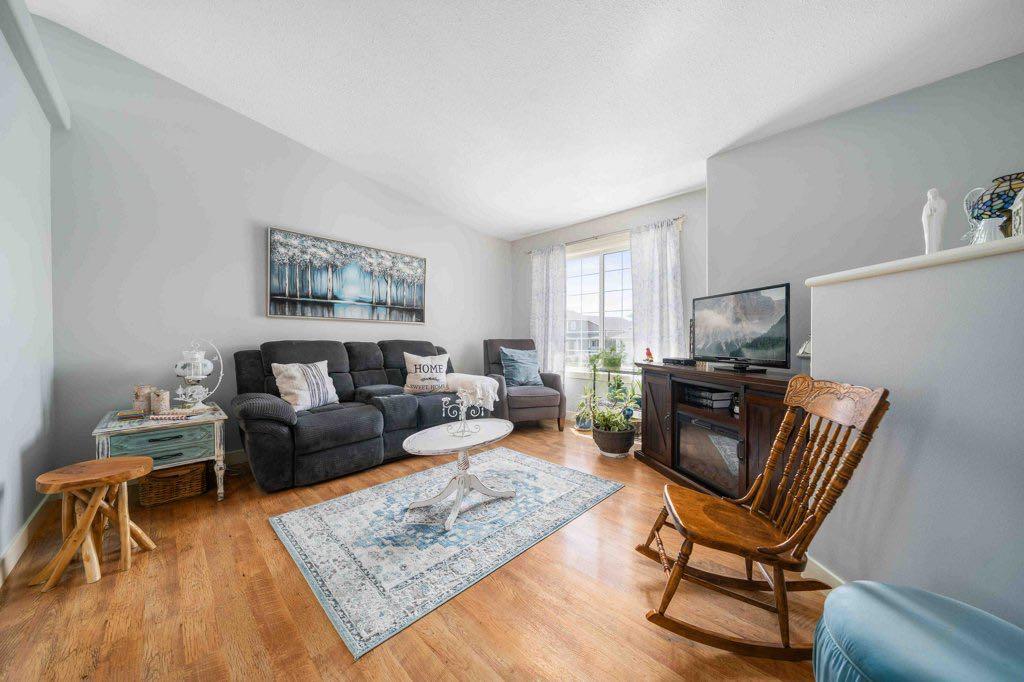 60 Terrace Close NE