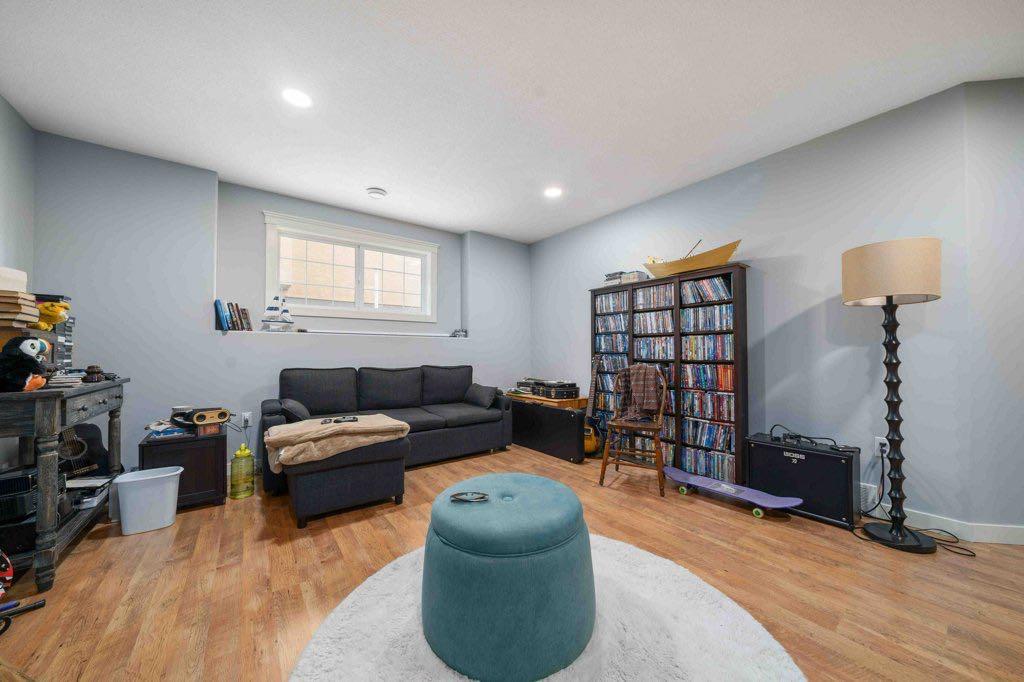 60 Terrace Close NE