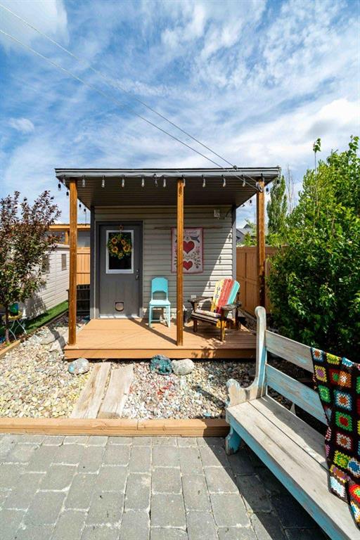 60 Terrace Close NE