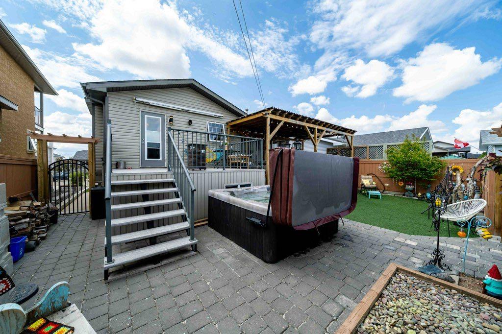 60 Terrace Close NE