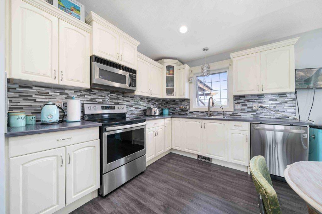 60 Terrace Close NE